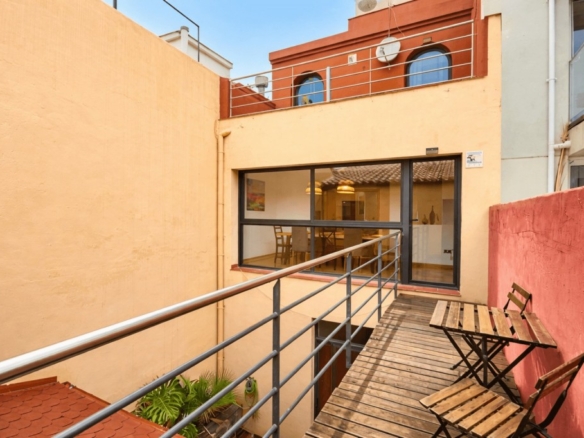 Imagen 1 de Adosada en Venta en Sant Feliu De Llobregat Barcelona CENTRE O CAN NADAL