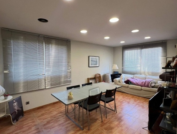 Imagen 4 de Se alquila oficina en Horta-Valle Hebrón