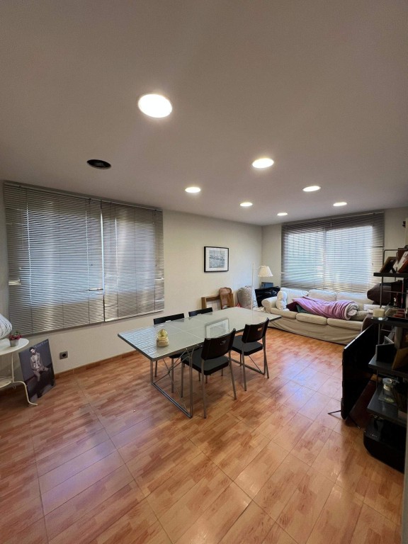 Imagen 4 de Se alquila oficina en Horta-Valle Hebrón