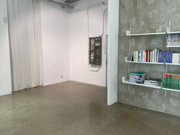 Imagen 3 de Se alquila nave en L Hospitalet de Llobregat