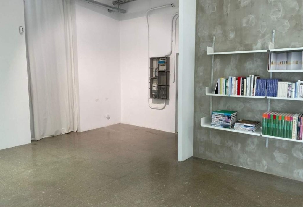 Imagen 3 de Se alquila nave en L Hospitalet de Llobregat