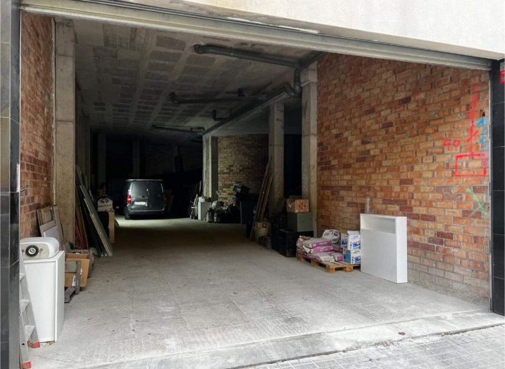 Imagen 1 de Se alquila local comercial en La Pau de 190 m2