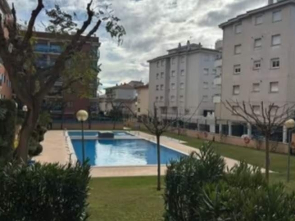 Imagen 3 de Magnífico piso con zona comunitaria .