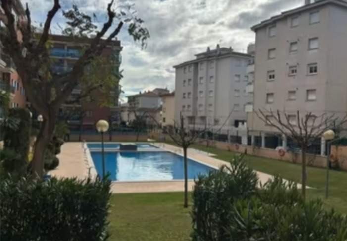 Imagen 3 de Magnífico piso con zona comunitaria .