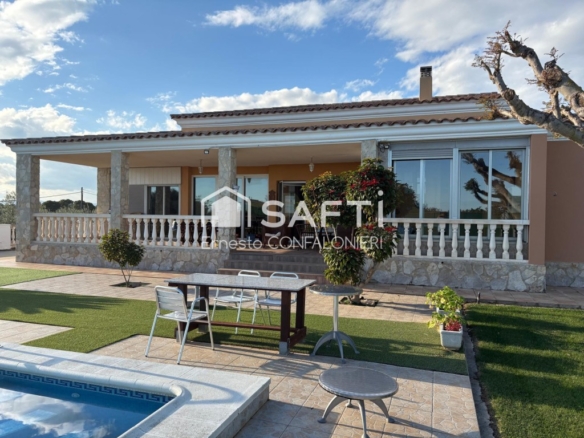 Imagen 2 de Chalet en finca rústica con gran terreno y produccion de naranjos