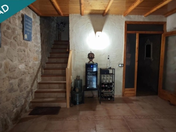 Imagen 2 de Preciosa casa Adosada de 2 plantas y altillo-buardilla