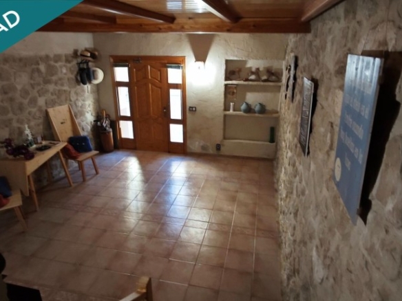 Imagen 3 de Preciosa casa Adosada de 2 plantas y altillo-buardilla