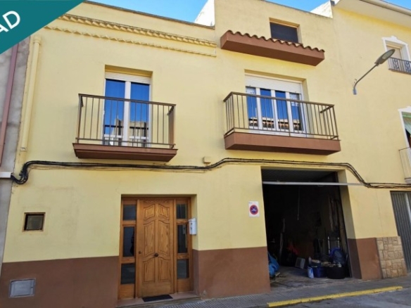 Imagen 1 de Preciosa casa Adosada de 2 plantas y altillo-buardilla