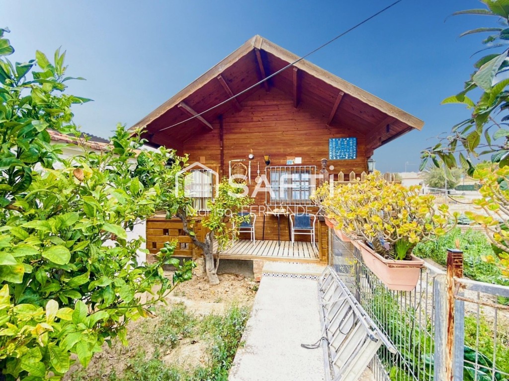 Imagen 3 de CHALET EN VILLAJOYOSA CON PISCINA Y GRAN PARCELA EN PRIMERA LINEA DE PLAYA -- SIN COMISIÓN DE COMPRA--