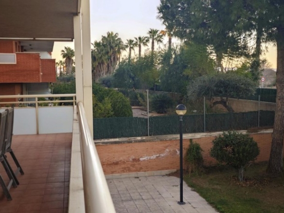 Imagen 2 de Precioso y gran piso con aparcaamiento en zona tranquila i centrica del pueblo costero