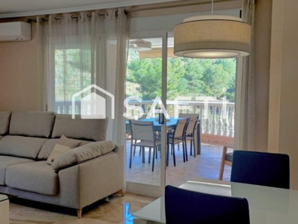 Imagen 1 de Espectacular vivienda reformada en la exclusiva urbanización Bahía Park de Cullera