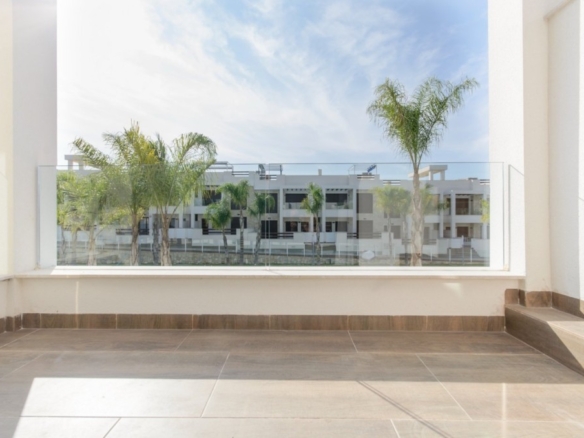 Imagen 3 de Nuevo residencial de bungalows en Los Balcones con vistas a la laguna rosa