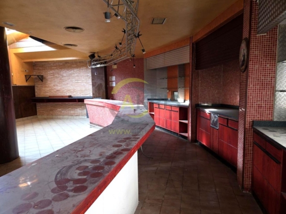 Imagen 1 de LOCAL A PIE DE CALLE · 190 m² · LUMINOSO · GRAN VISIBILIDAD