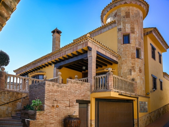 Imagen 2 de Villa en Campo de Mijas : Elegancia y potencial único