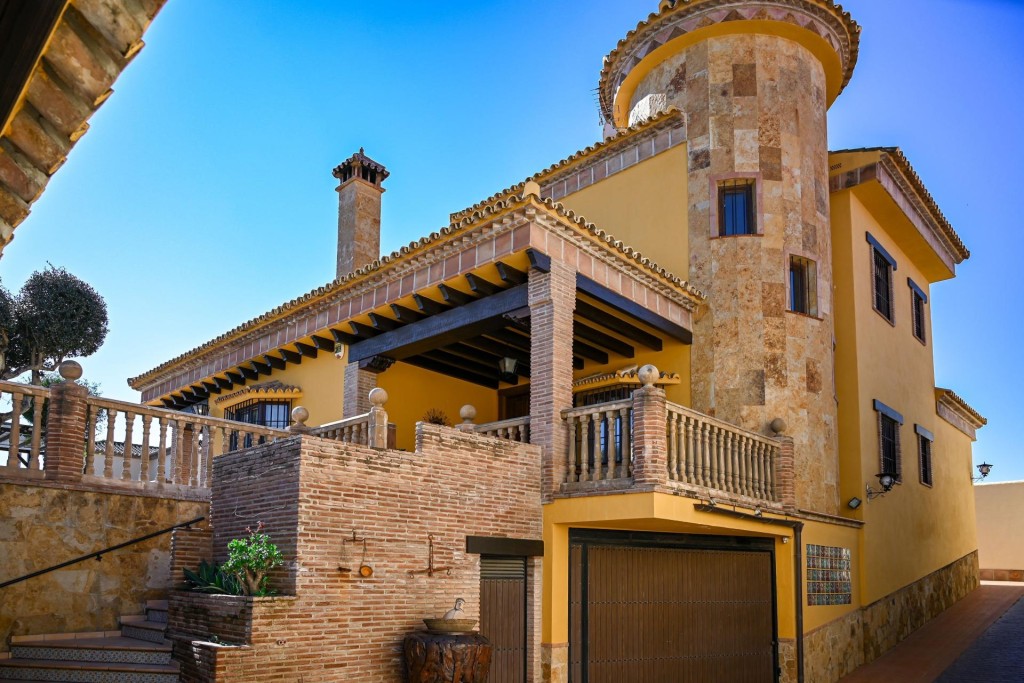 Imagen 2 de Villa en Campo de Mijas : Elegancia y potencial único