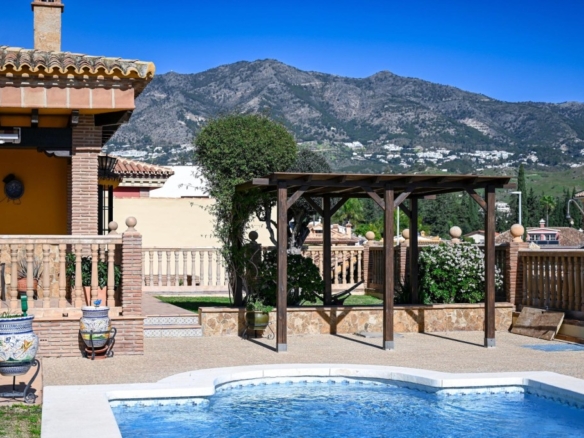 Imagen 3 de Villa en Campo de Mijas : Elegancia y potencial único