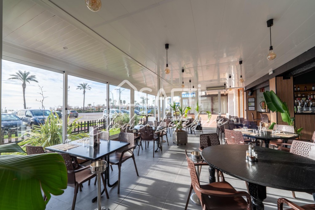 Imagen 2 de OPORTUNIDAD TRASPASO – RESTAURANTE EN PRIMERA LÍNEA DE MAR – EMPURIABRAVA