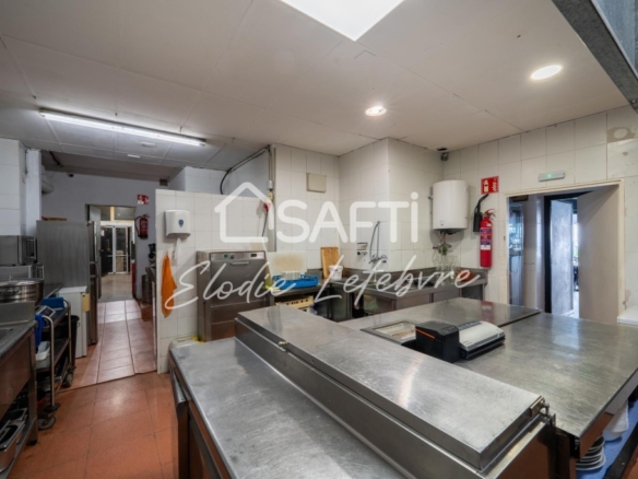 Imagen 4 de OPORTUNIDAD TRASPASO – RESTAURANTE EN PRIMERA LÍNEA DE MAR – EMPURIABRAVA