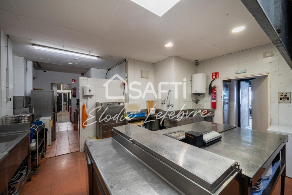 Imagen 4 de OPORTUNIDAD TRASPASO – RESTAURANTE EN PRIMERA LÍNEA DE MAR – EMPURIABRAVA