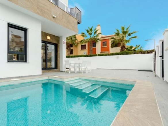 Imagen 1 de Venta de villa en Torrevieja