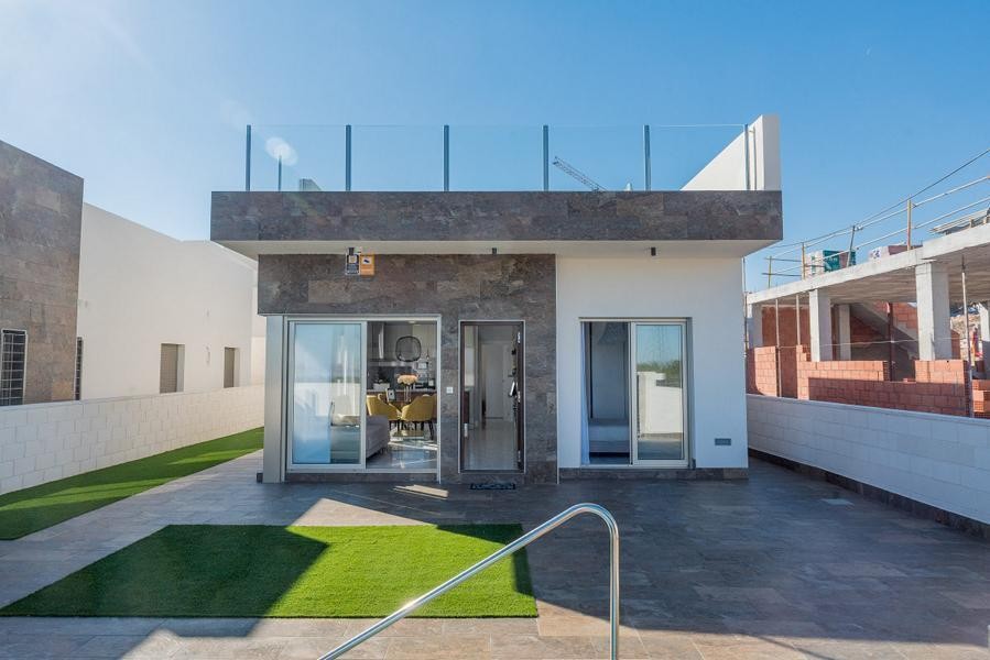 Imagen 2 de Venta de villa en Orihuela costa