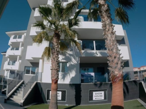 de 65m2 con 2 dormitorios y 2 baños con plaza de garaje