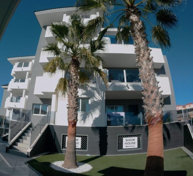 de 65m2 con 2 dormitorios y 2 baños con plaza de garaje