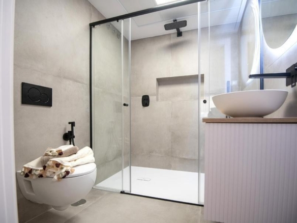 de 99m2 con 3 dormitorios y 2 baños con plaza de garaje