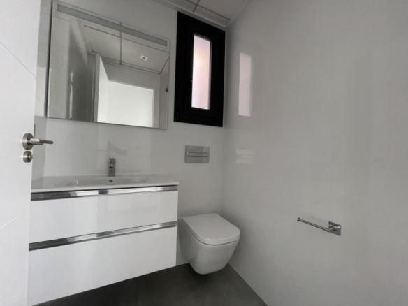 de 181m2 con 3 dormitorios y 3 baños con plaza de garaje