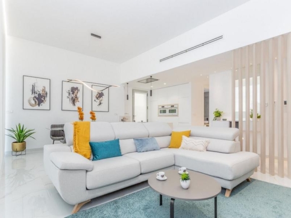 Imagen 2 de Venta de villa en Torrevieja