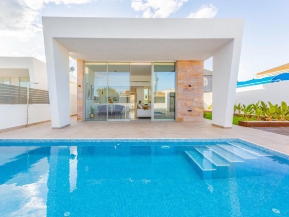 Imagen 1 de Venta de villa en Torrevieja