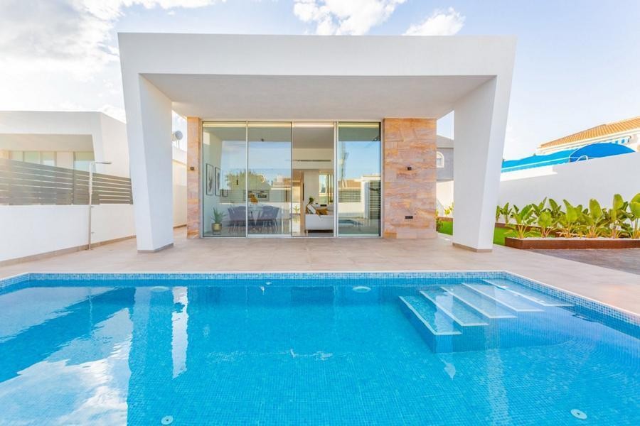 Imagen 1 de Venta de villa en Torrevieja