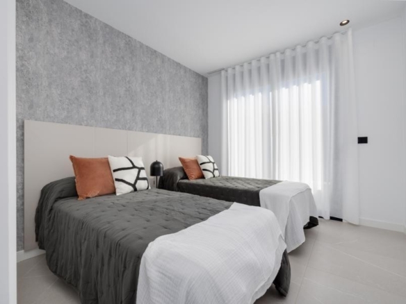 Imagen 1 de Venta de villa en Torrevieja