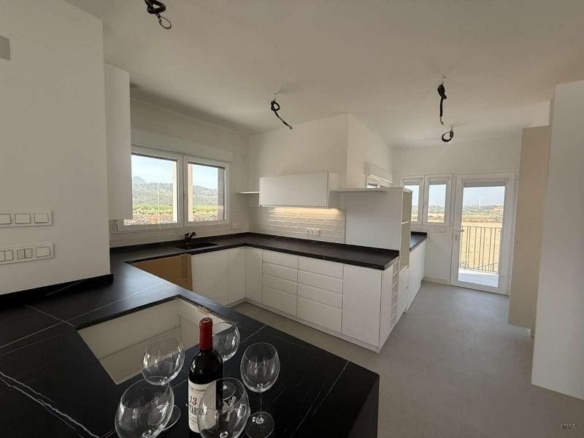 de 250m2 con 3 dormitorios y 2 baños