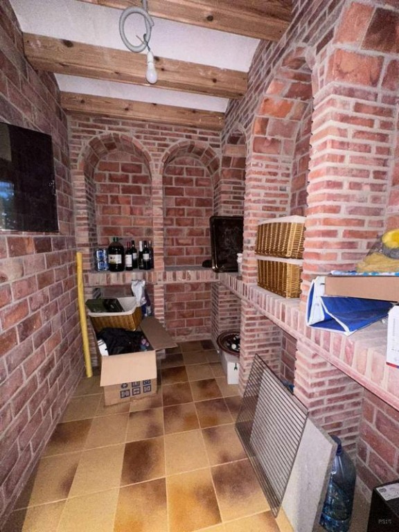 de 700m2 con 6 dormitorios y 4 baños con plaza de garaje