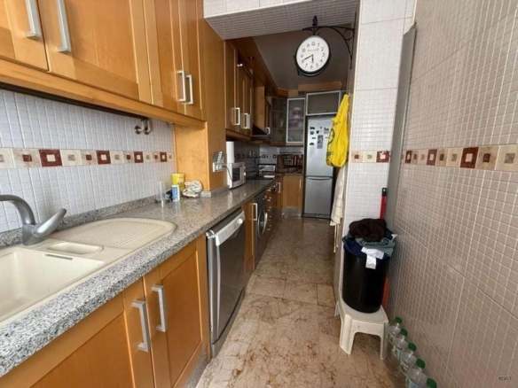 de 198m2 con 4 dormitorios y 2 baños con plaza de garaje