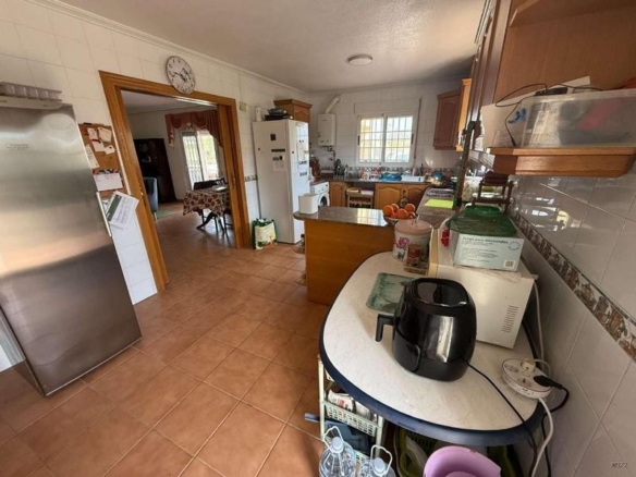 de 180m2 con 4 dormitorios y 2 baños