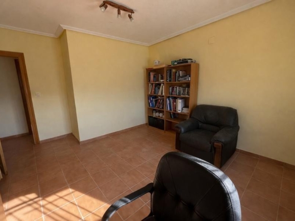 de 180m2 con 4 dormitorios y 2 baños