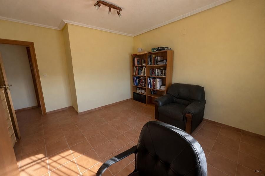 de 180m2 con 4 dormitorios y 2 baños