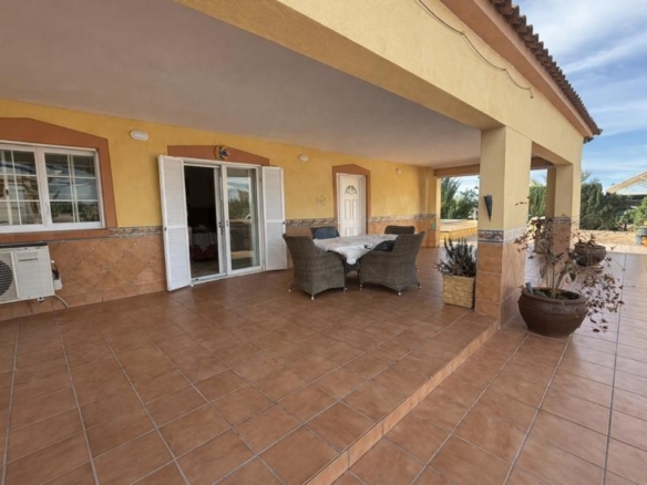 Imagen 1 de Venta de villa en Elche