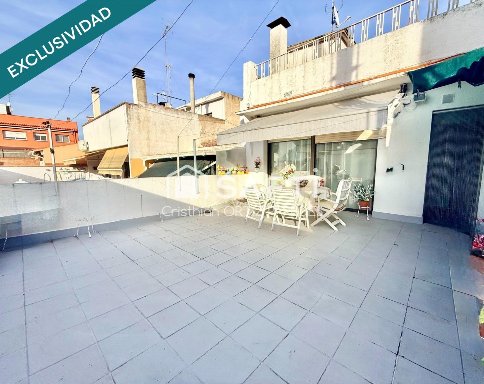 Imagen 2 de Casa en el centro de Tordera con terraza de 45 m² y azotea privada.