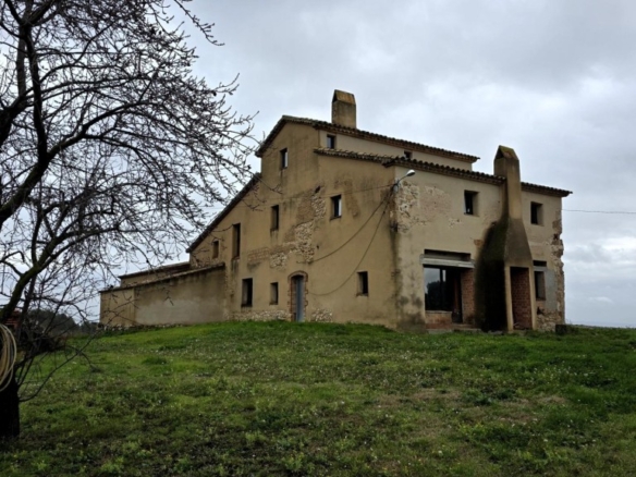 Imagen 2 de Masía entre viñedos en el corazón del Penedés