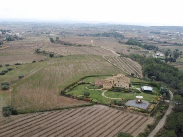Imagen 1 de Masía entre viñedos en el corazón del Penedés