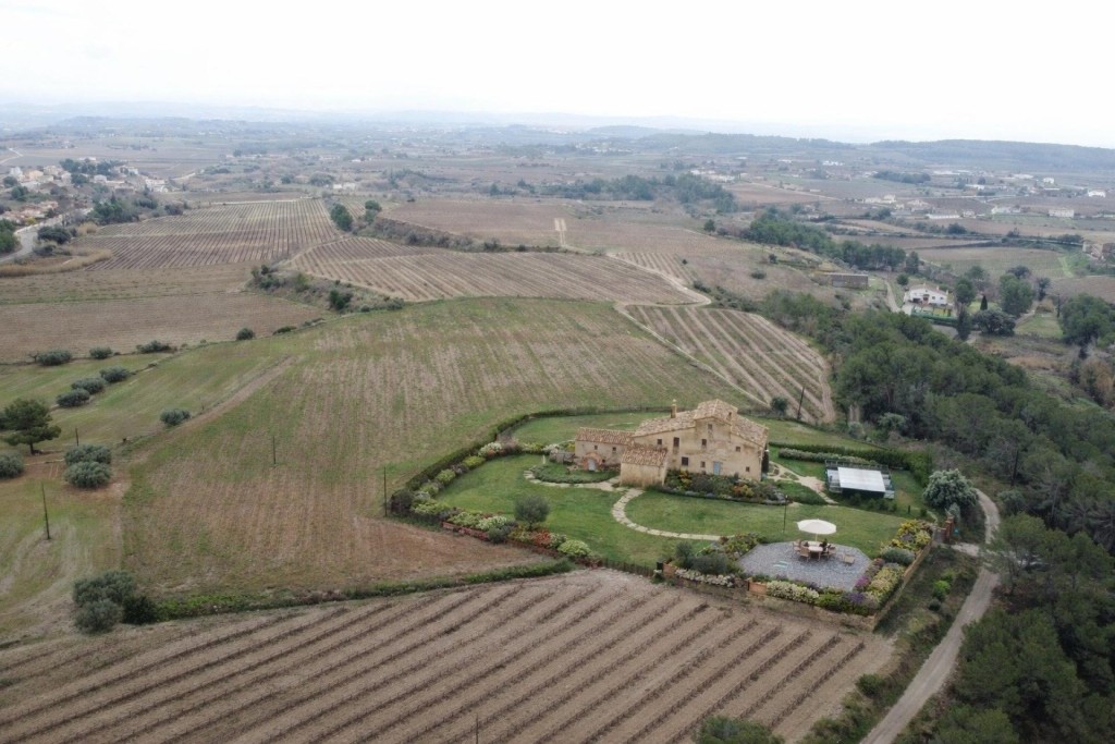 Imagen 1 de Masía entre viñedos en el corazón del Penedés