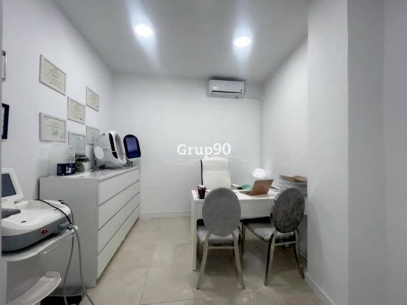 Imagen 2 de Se traspasa centro de estética en Cappont