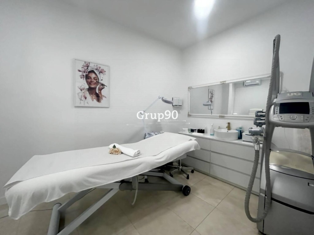 en pleno funcionamiento y con muy buena reputación en la zona.