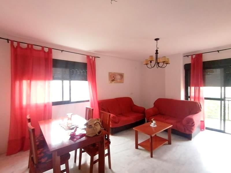 Imagen 3 de OPORTUNIDAD: PISO EN LA MEJOR ZONA DE ESTEPONA EN ALQUILER. ¡VISITELO!