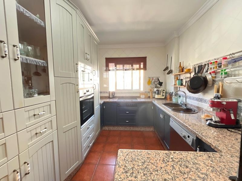 Imagen 3 de SE VENDE ESPECTACULAR CASA ADOSADA DENTRO DE CASCO URBANO DE ESTEPONA