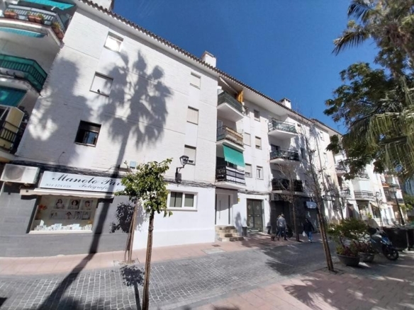 Imagen 2 de OPORTUNIDAD DE INVERSIÓN: PISO EN EL CENTRO DE ESTEPONA (INMUEBLE OCUPADO)