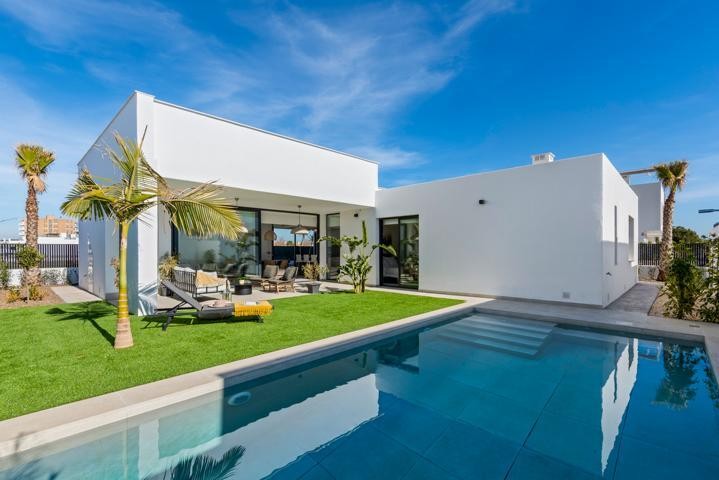 Imagen 2 de Venta de villa en La manga